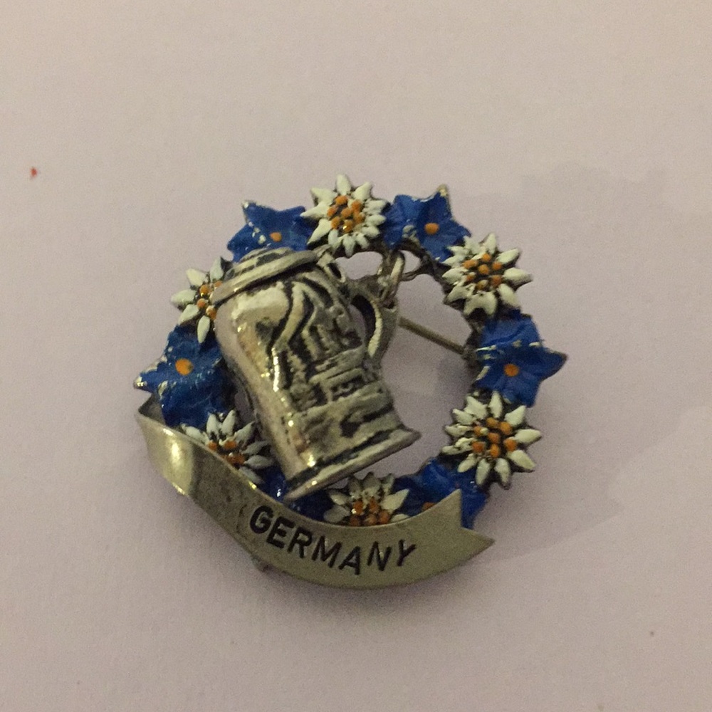 Vintage brooch Germany 1 1/2”*